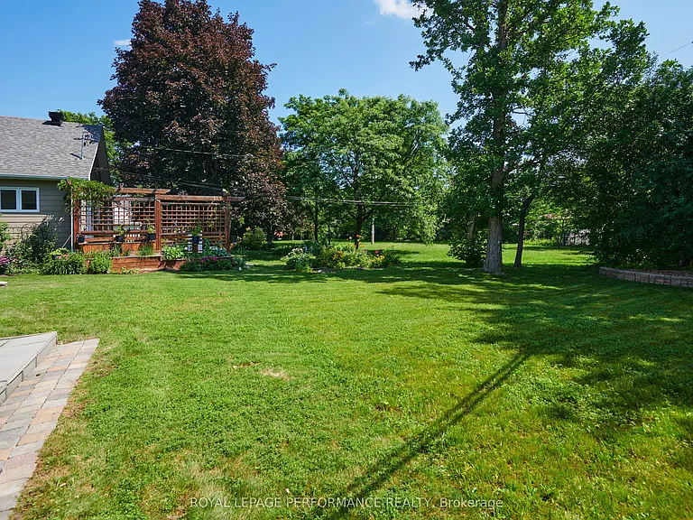 2243 Hillary Ave — Photo 31