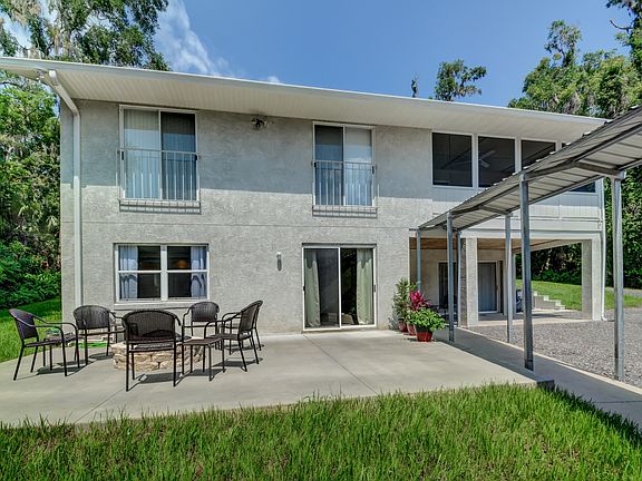 3rd image of 300 S Carpenter Ave