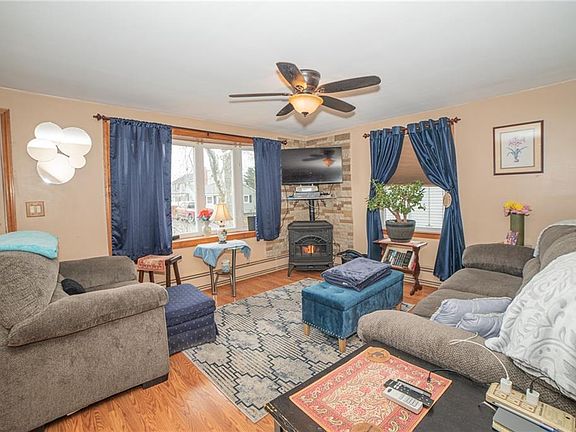 3rd image of 25 Fisher St