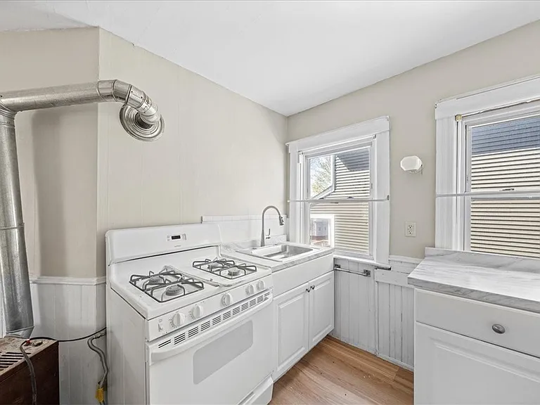 53 1/2 Sterling Ave #2 — Photo 6
