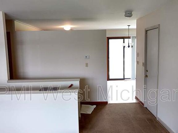 4th image of 2701 Woodmeadow Dr SE