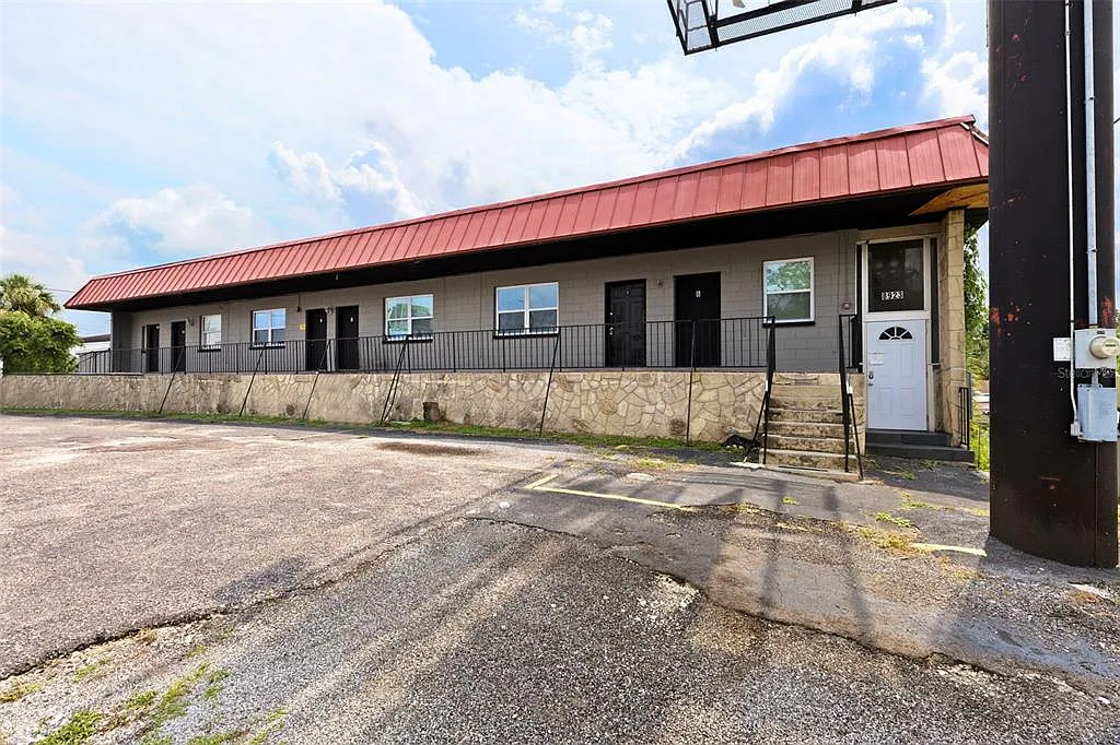 1 bed, 1.0 bath, 500 sqft, $1,045 — Photo 2
