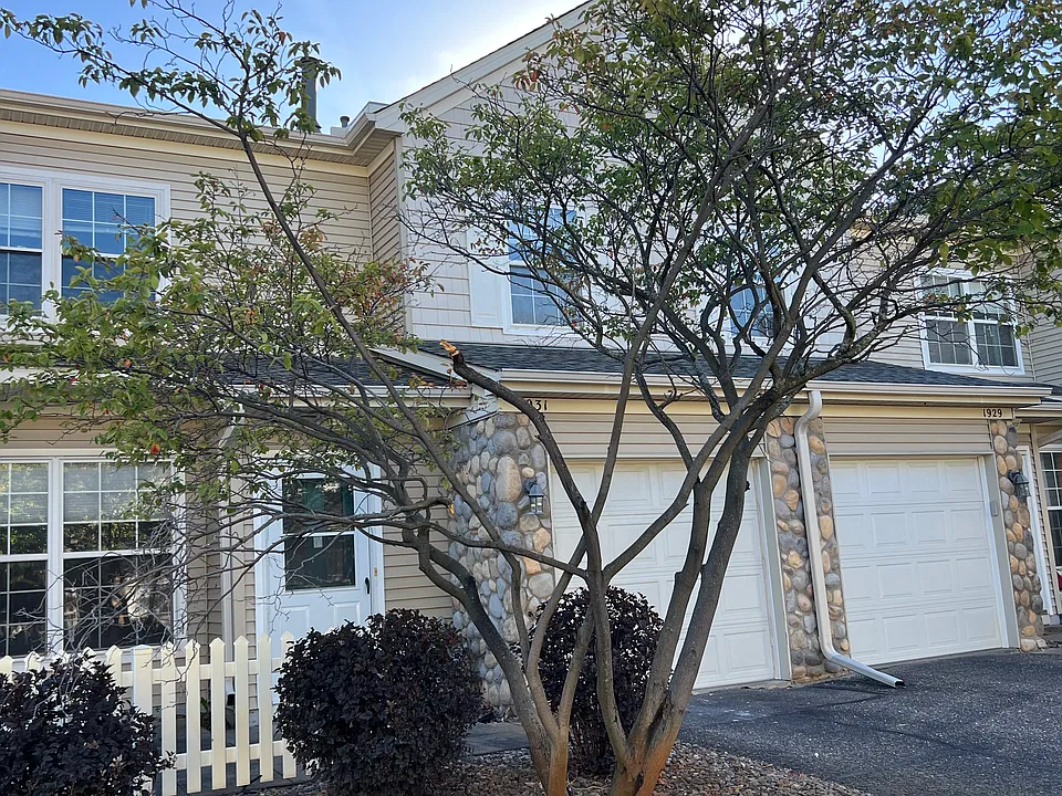 1931 Bluestem Ln