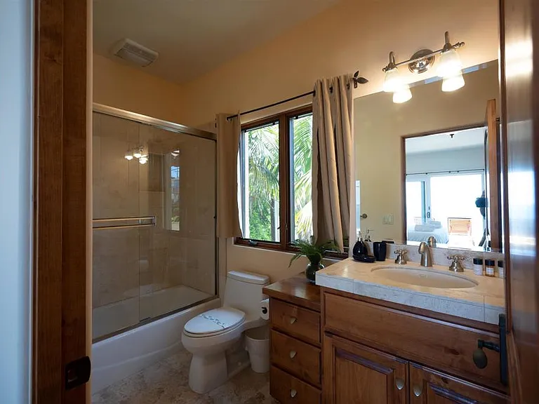 5556 Calumet Ave — Photo 20