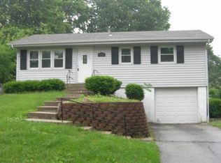 305 Georgia Ln, Liberty, MO 64068