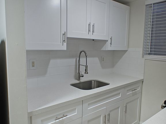 3rd image of 131 Antiquera Ave APT 5