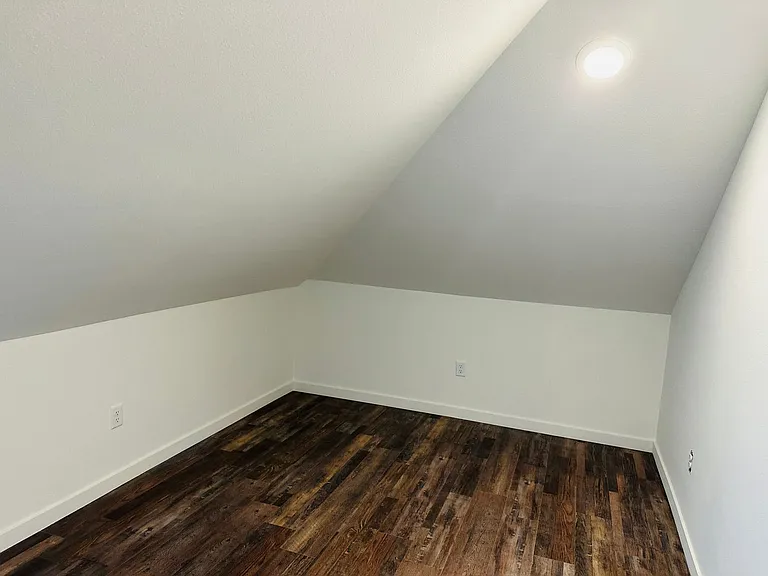 921 E 4th St #17 — Photo 7