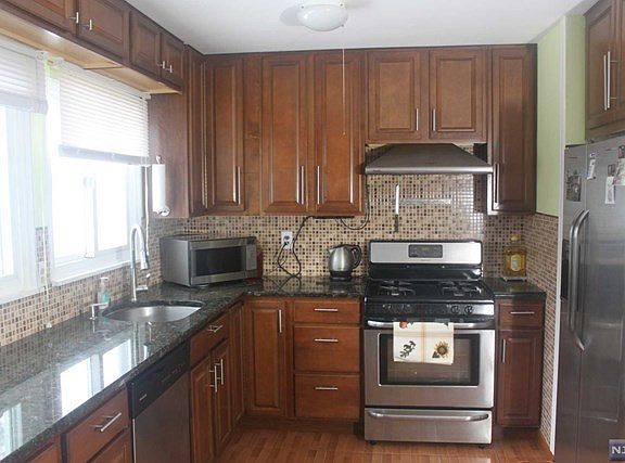 4th image of 2-24 28th St #1X