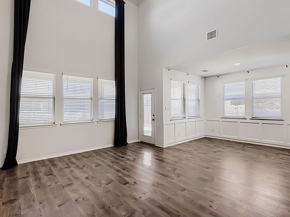 5th image of 606 Saddle Club Way