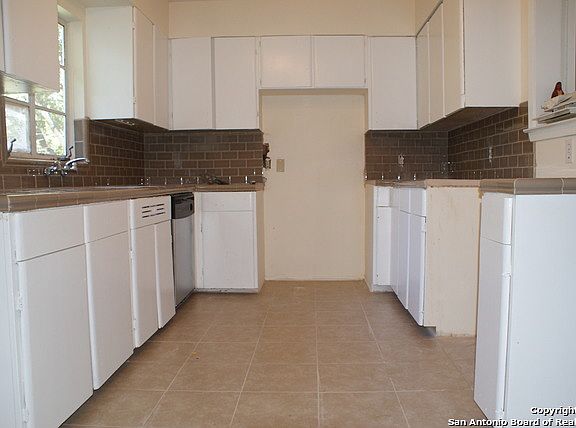 4th image of 631 Sumner Dr