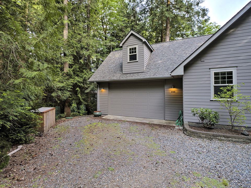 1st image of 588 E Pointes Dr W