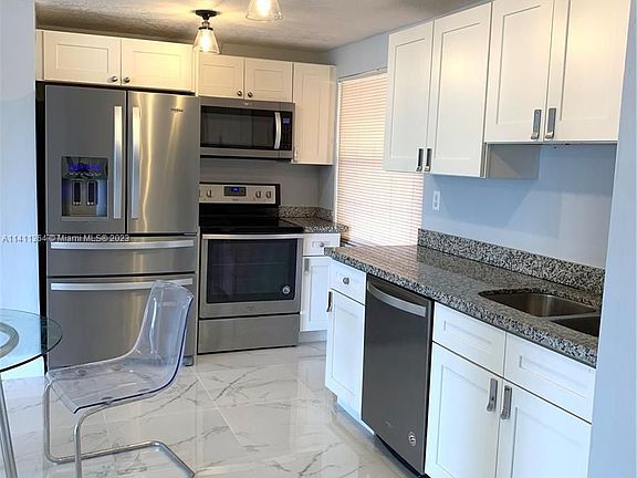 4th image of 400 Commodore Dr APT 311