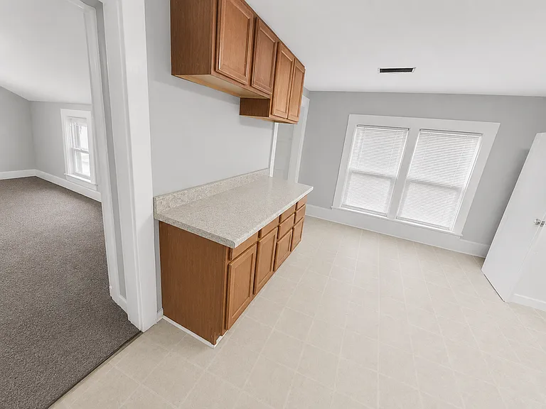 2204 Saint Clair St — Photo 16