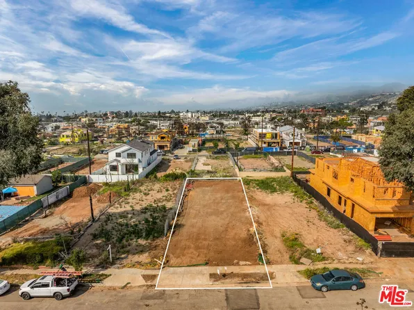 1031 Hartzell St, Pacific Palisades, CA 90272