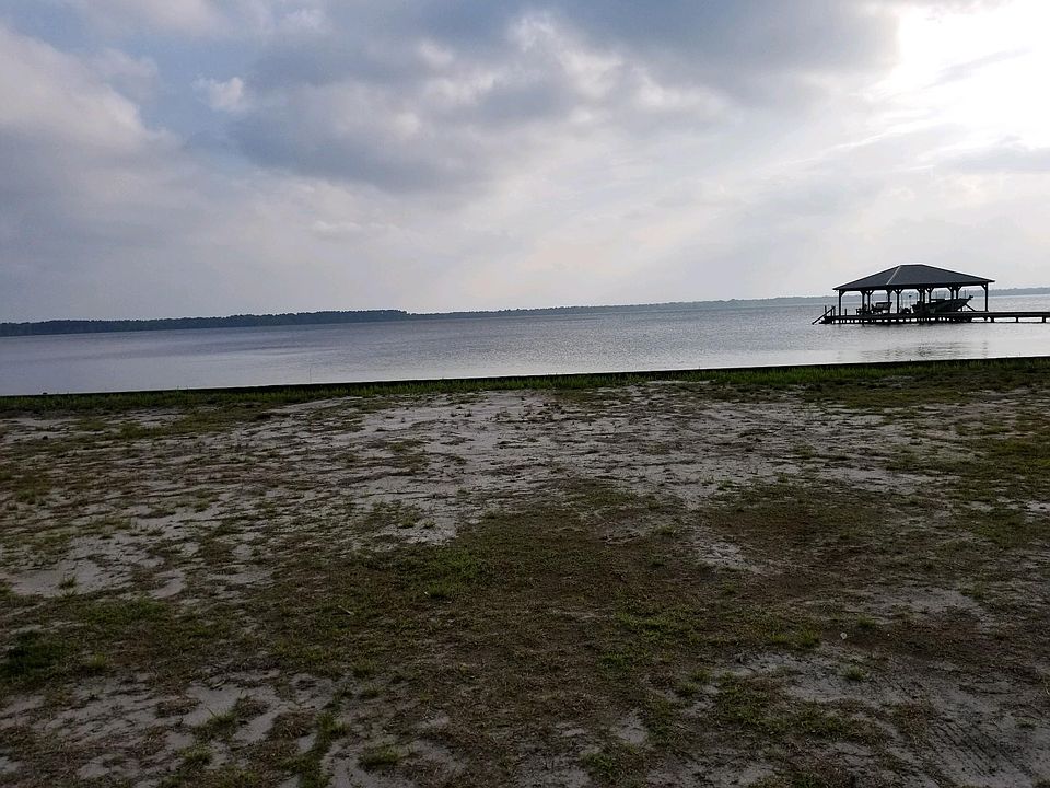 2nd image of Bay Tree Lk
