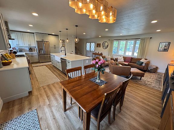 4th image of 3622 S Newport Way