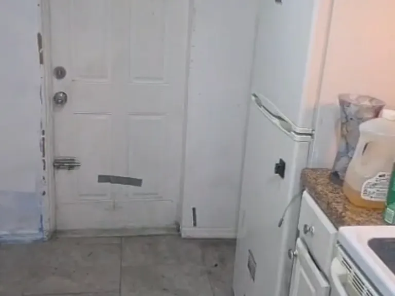 1324 Clay Ave #B — Photo 5