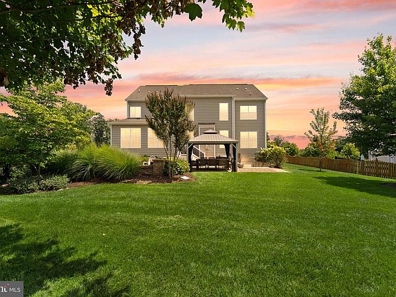 3rd image of 46 Stone Oak Pl