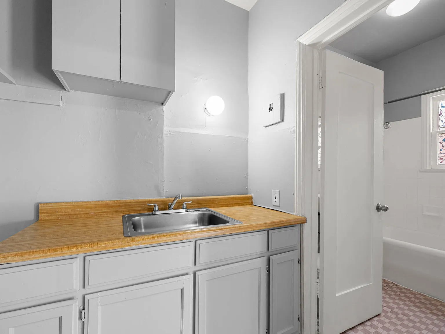 1516 N Hobart Blvd — Photo 3