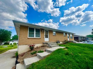 110 SW 21st St APT B, Oak Grove, MO 64075