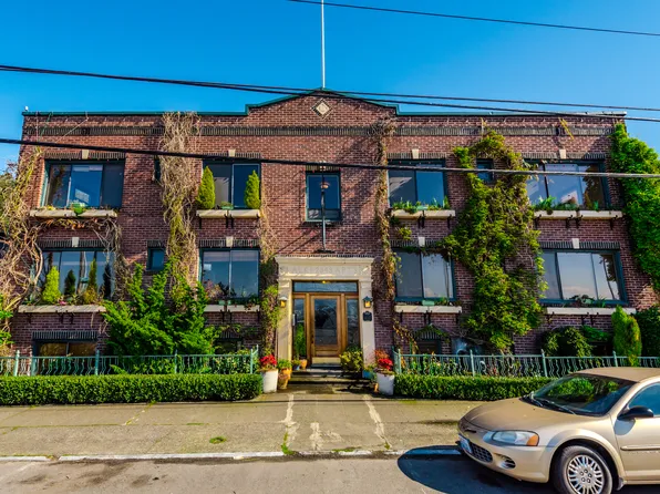 2348 Alki Ave SW APT 305, Seattle, WA 98116