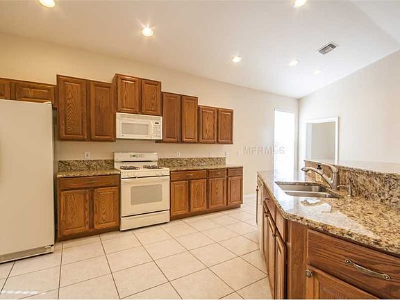 5th image of 9412 Greenpointe Dr