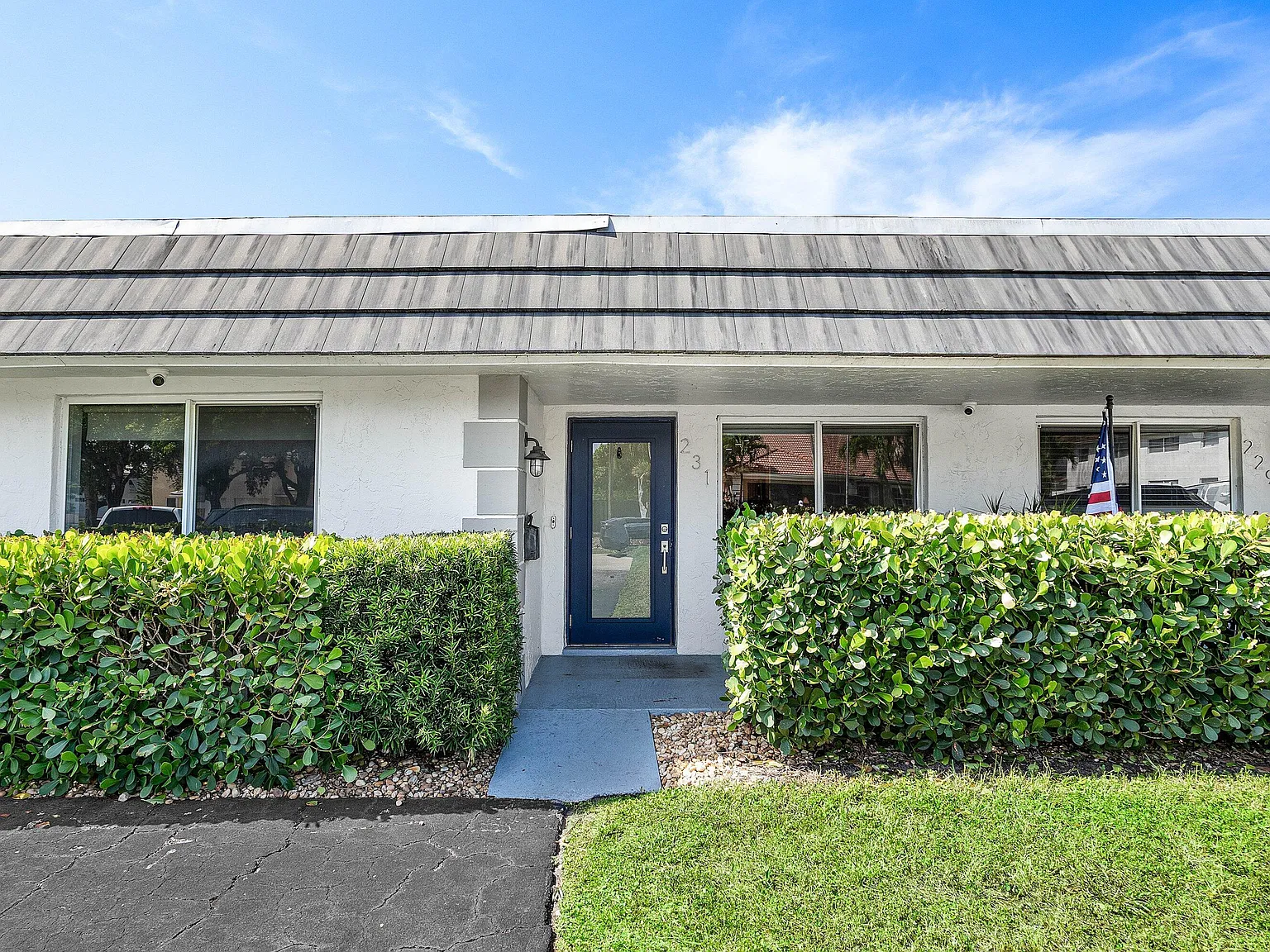 3 bed, 2.0 bath, 1300 sqft, $3,450 — Photo 3