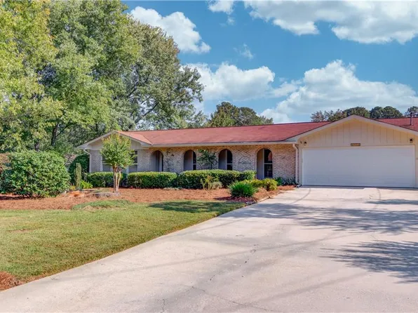 5772 Fairfield Pl, Stone Mountain, GA 30087