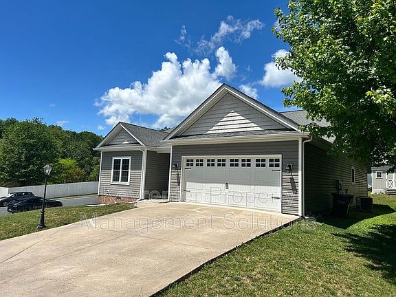 5th image of 819 Geoffery St