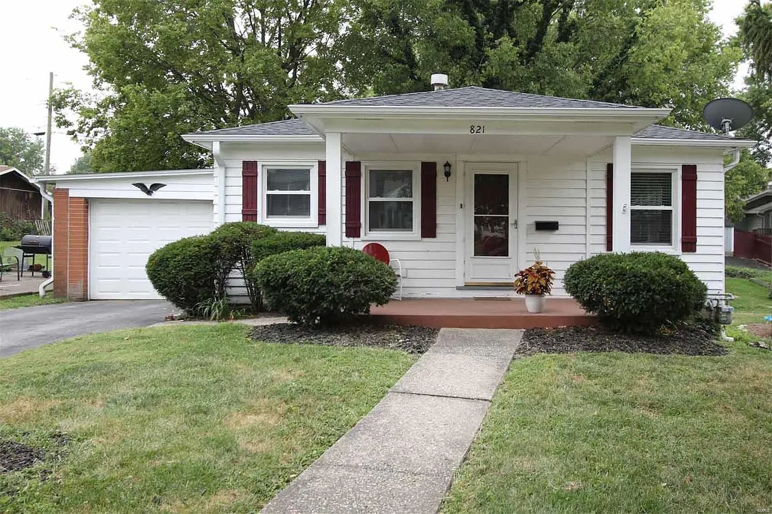 821 McKinley Blvd photo 1