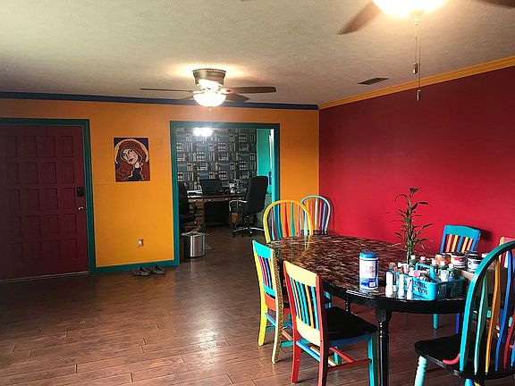 Front living room 25 x18