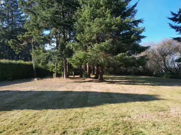 1 Tarheel Ln, Coos Bay, OR 97420