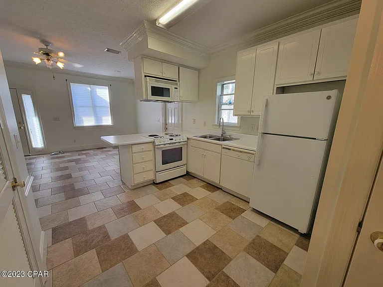 2617 Cypress St — Photo 5