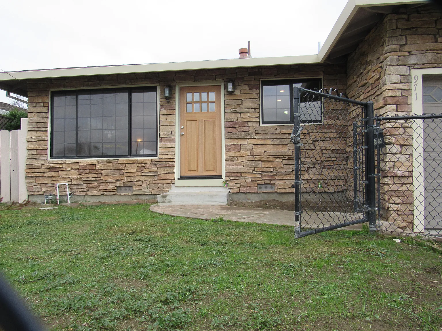 971 Suiter St photo 1