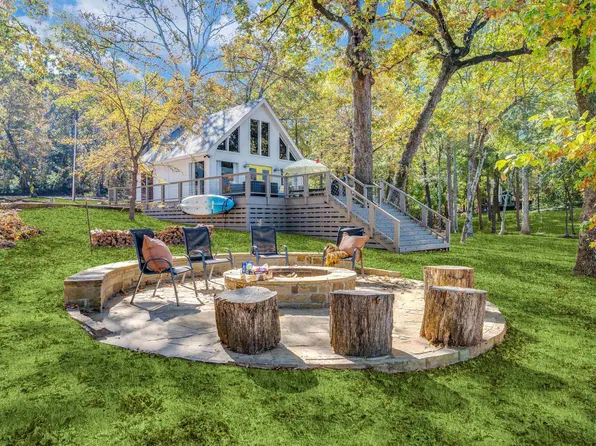 109 E Barker Creek Dr, Scroggins, TX 75480