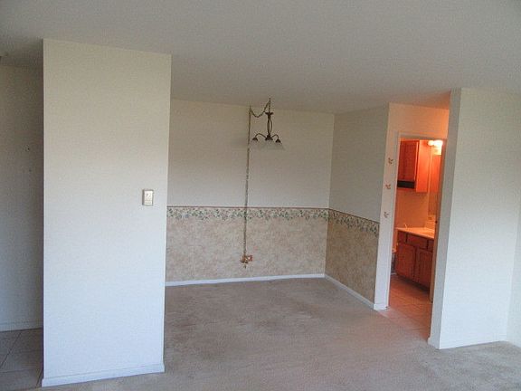 5th image of 12817 Carriage Ln APT 2