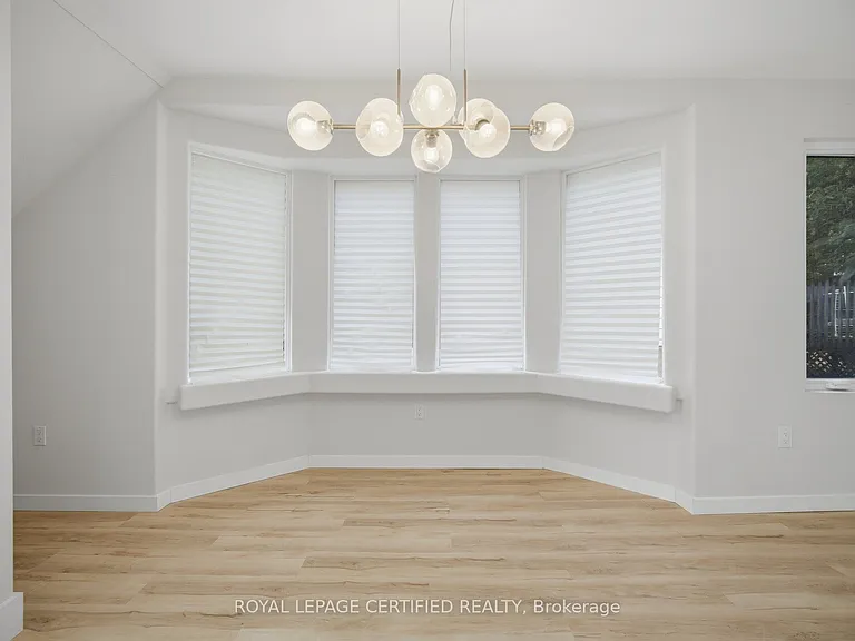 5759 Robinson St — Photo 13