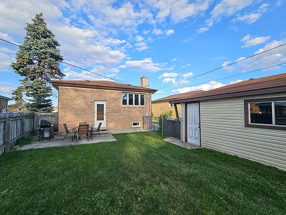 4th image of 3844 Emerson Dr