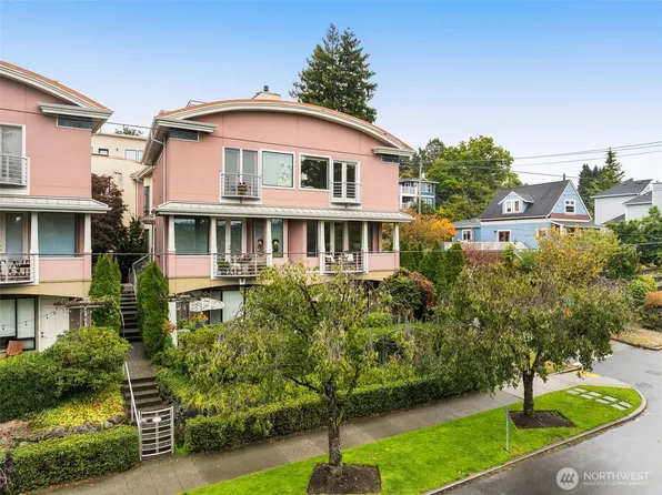 7700 E Green Lake Drive N #D13, Seattle, WA 98103