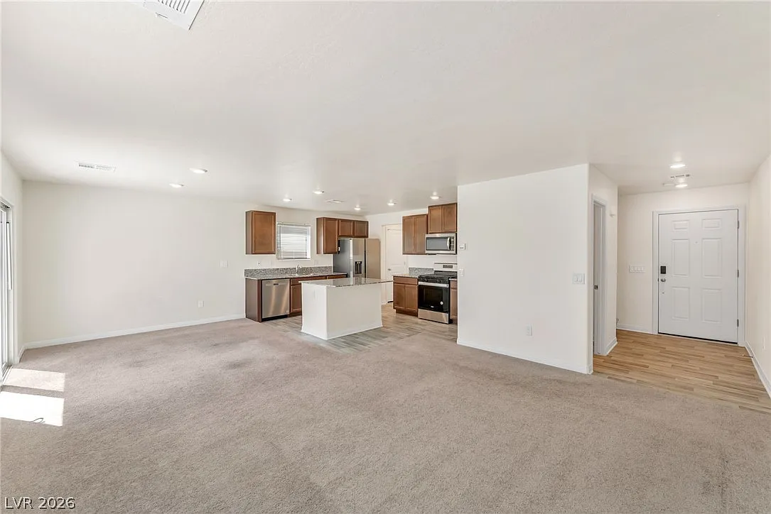3 bed, 2.5 bath, 1716 sqft, $2,150 — Photo 3