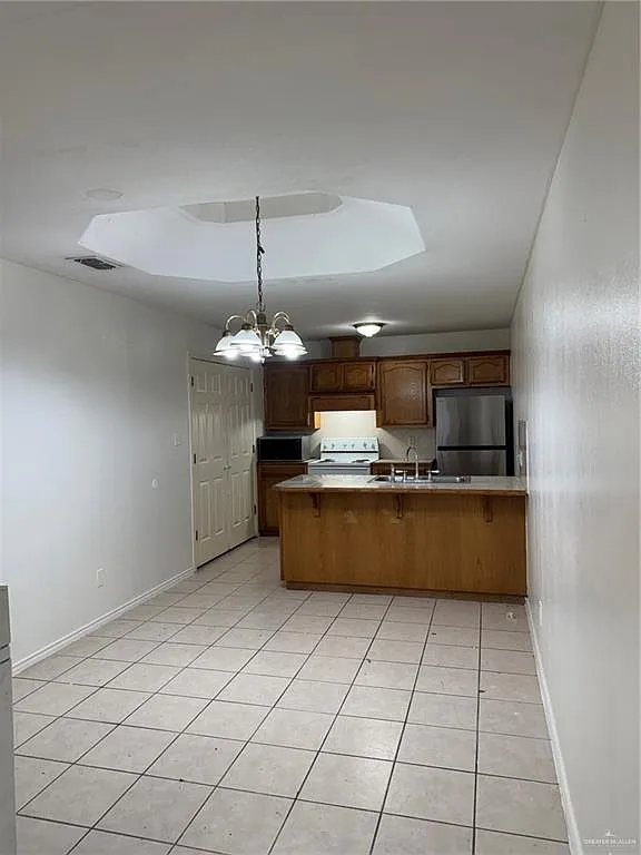 2 bed, 2.0 bath, 3808 sqft, $800 — Photo 4