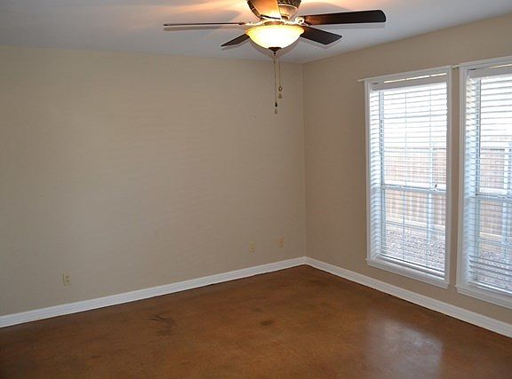 5th image of 5233 Beverly Dr