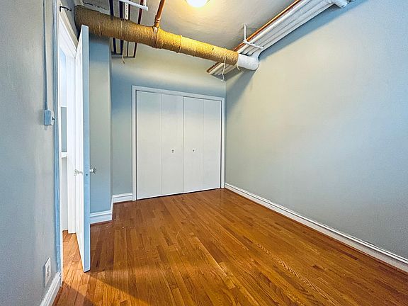 5th image of 3604 N Pine Grove Ave #B4