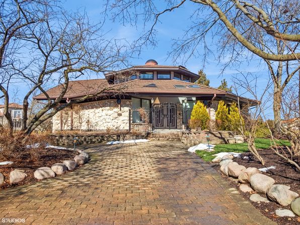 913 Midwest Club Pkwy, Oak Brook, IL 60523
