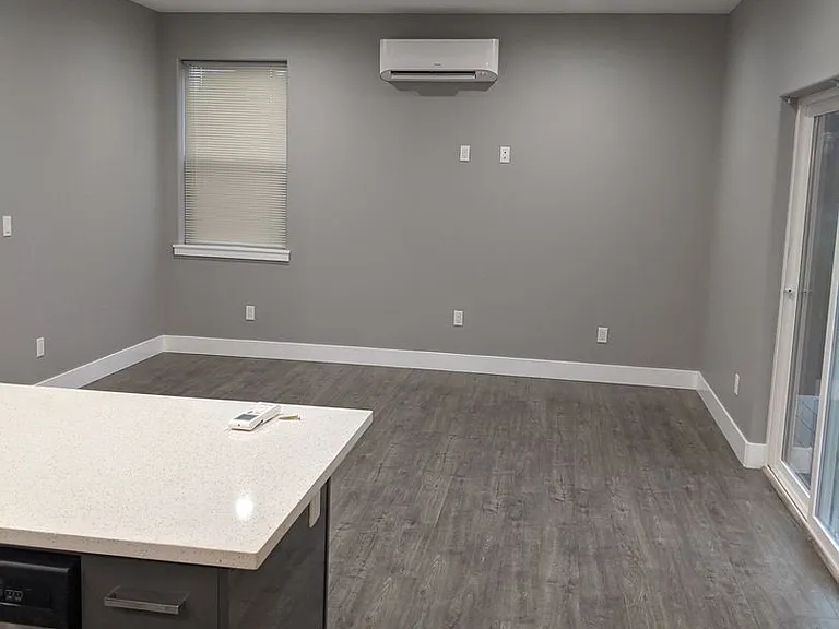 7655 Parkland Dr — Photo 11
