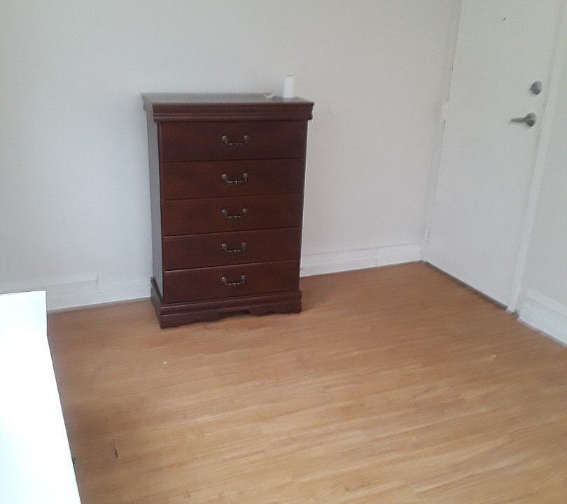 2nd image of 7547 N Ridge Blvd APT 1A
