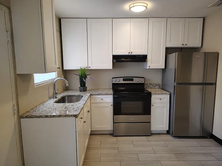 2040 W Church St — Photo 4