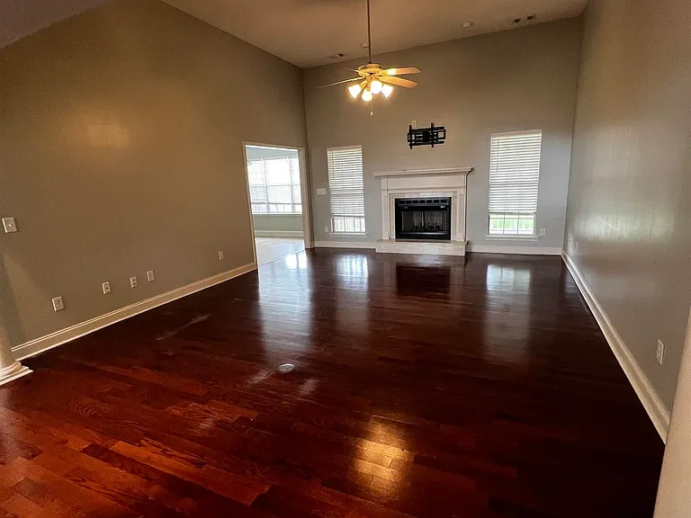 306 Hummingbird Ln — Photo 4