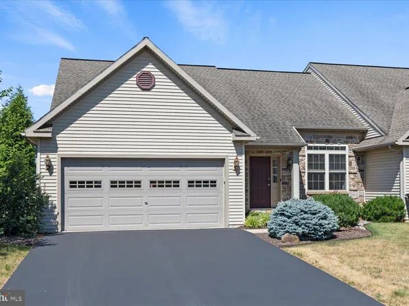 5340 Oak Leaf Dr, Mount Joy, PA 17552