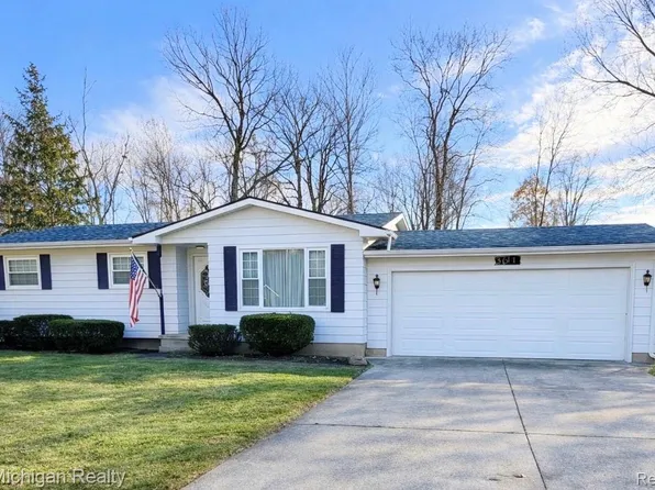 5511 Cottonwood Dr, Swartz Creek, MI 48473